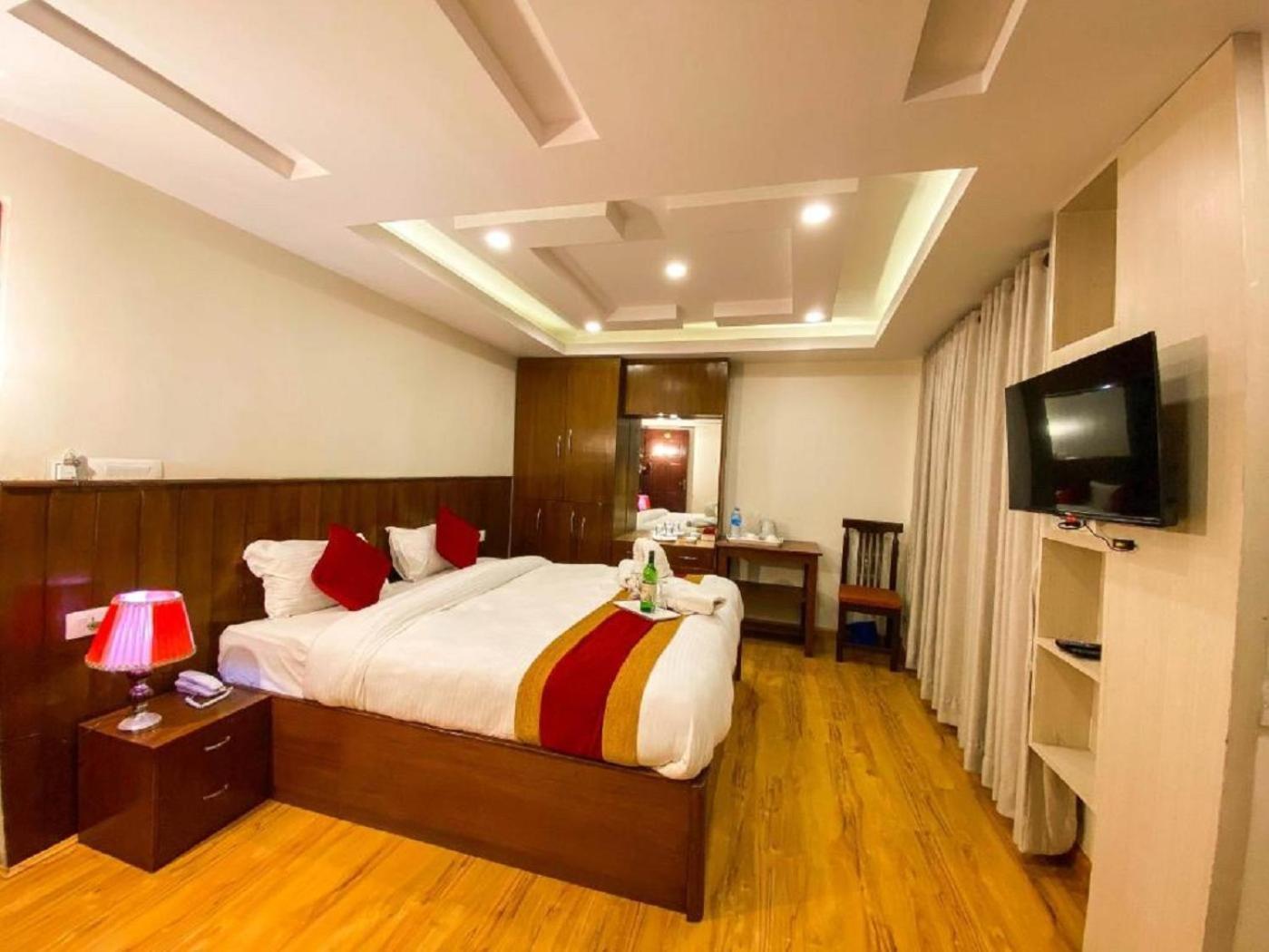 Hotel Linda Suites Near International Airport By La Casa New Delhi Exterior photo