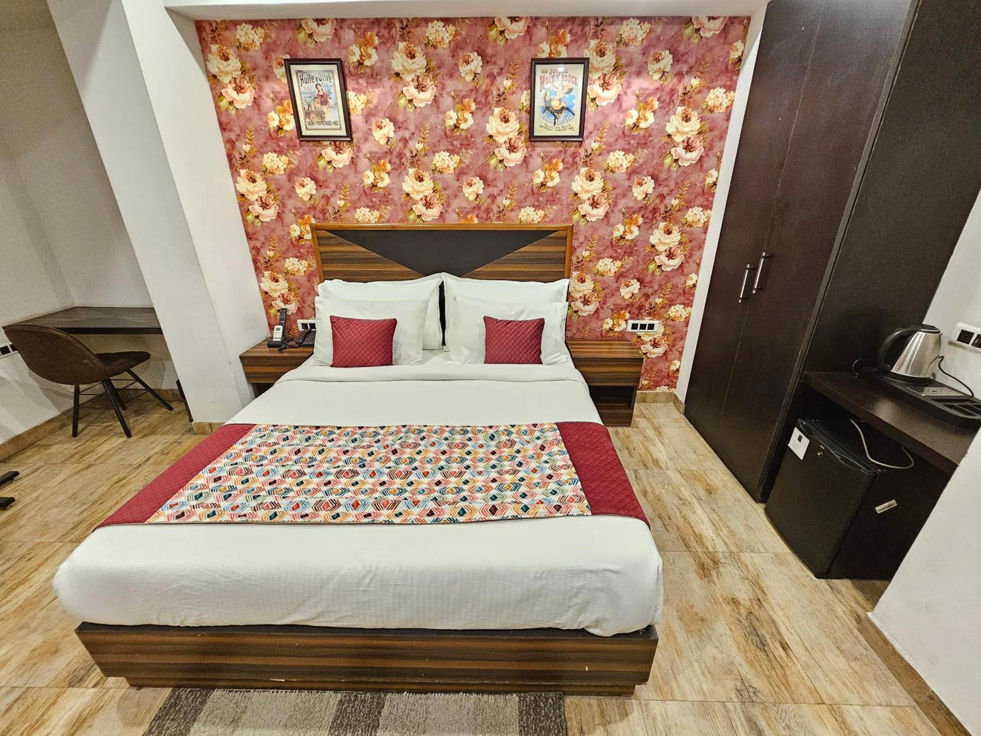 Hotel Linda Suites Near International Airport By La Casa New Delhi Exterior photo