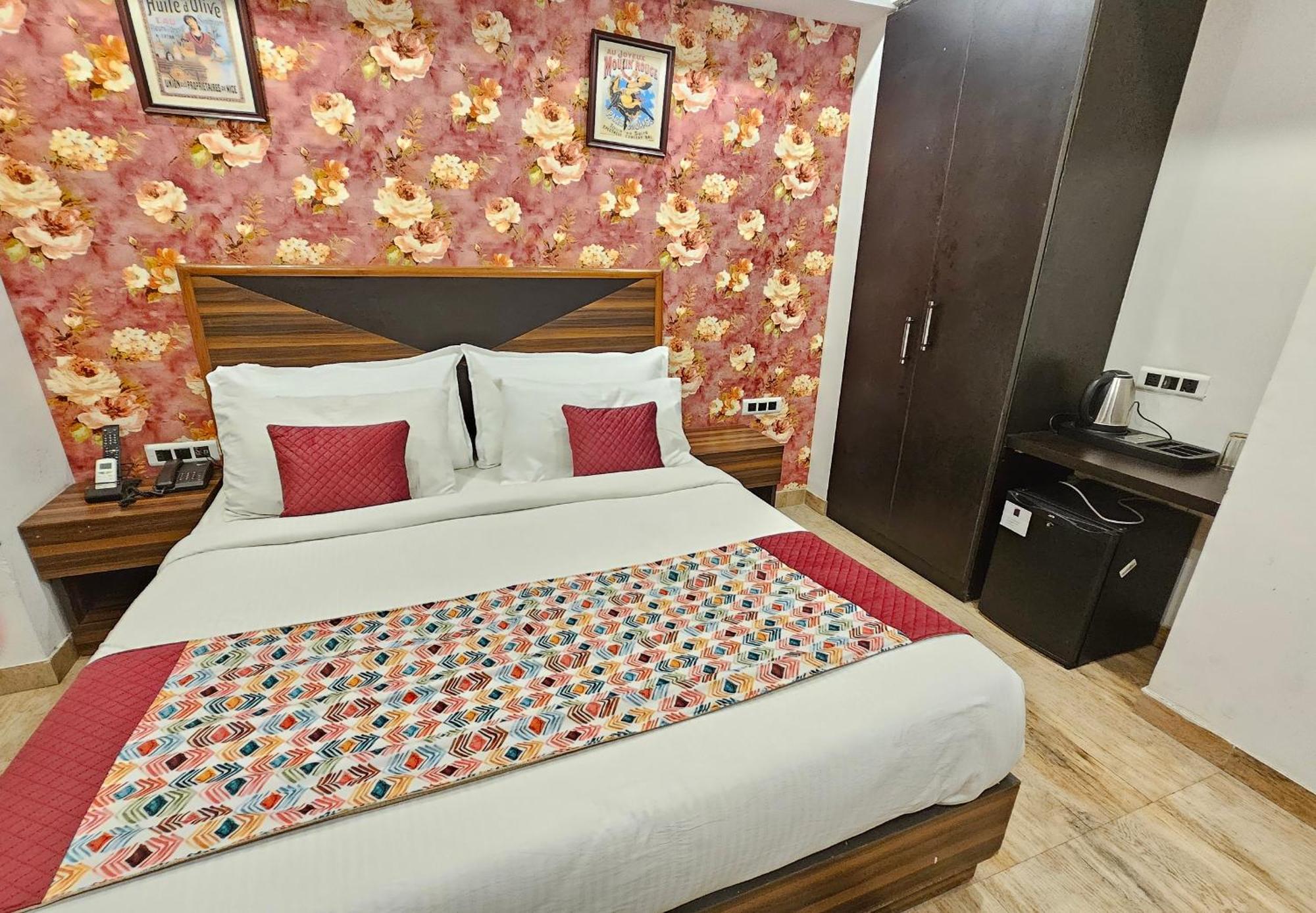 Hotel Linda Suites Near International Airport By La Casa New Delhi Exterior photo