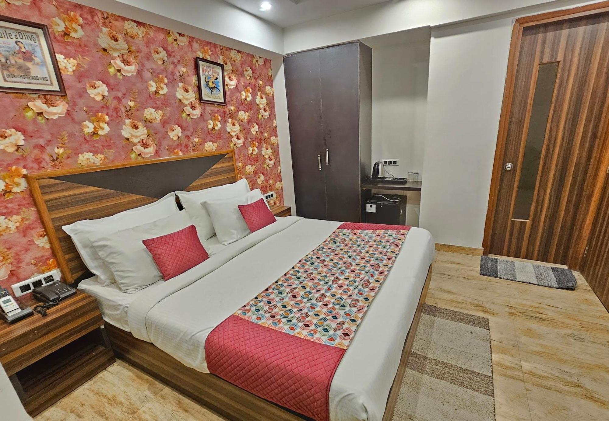 Hotel Linda Suites Near International Airport By La Casa New Delhi Exterior photo