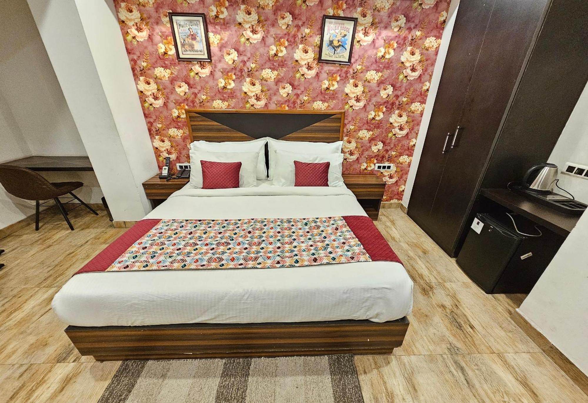 Hotel Linda Suites Near International Airport By La Casa New Delhi Exterior photo